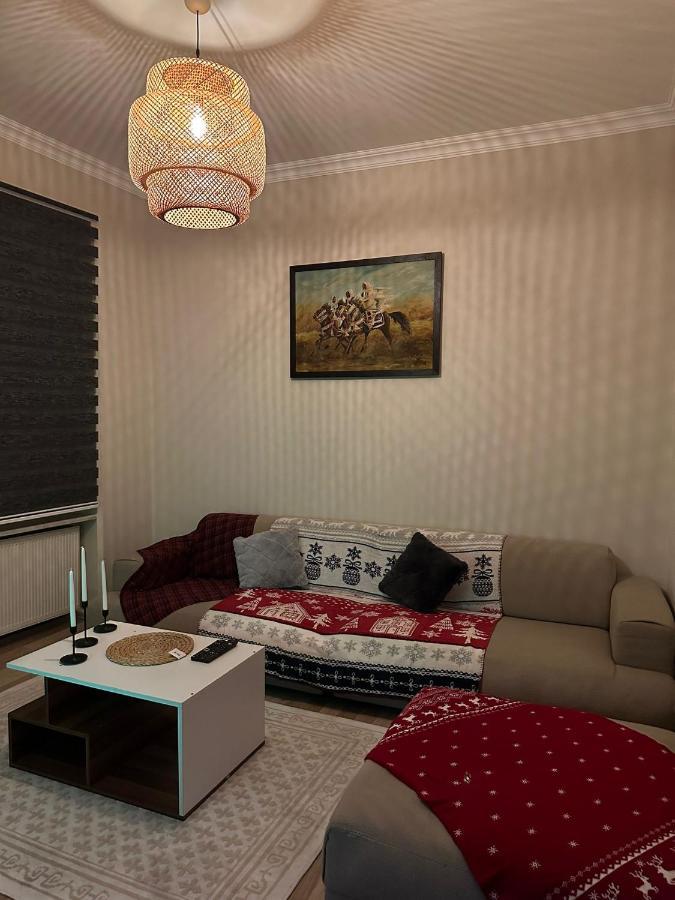 Apartment Sweet Family *